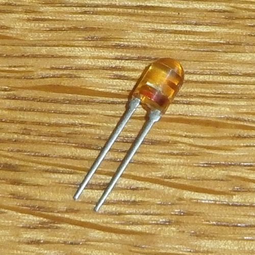 SP 201 ( Fototransistor , 32 V , 50 mW , ≧ 0,25 mA )